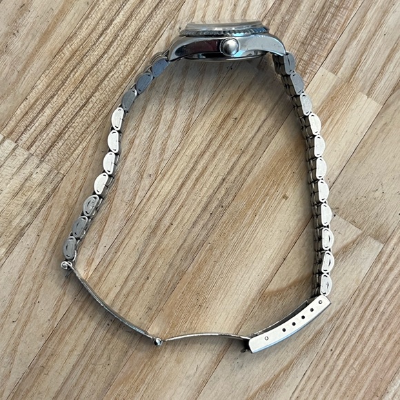 Armitron Ladies Watch Crystals Stainless Bracelet Day Date Window Luminous Hands - Picture 8 of 13